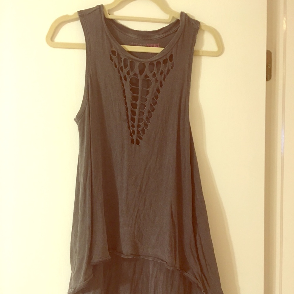 Amuse Society high low grey tank w neck detail